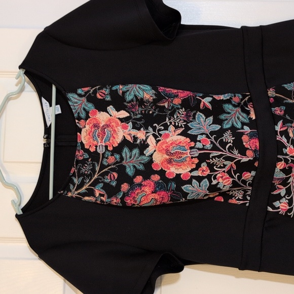 Women's Black Floral Short Sleeve Cocktail Dress - Picture 2 of 6